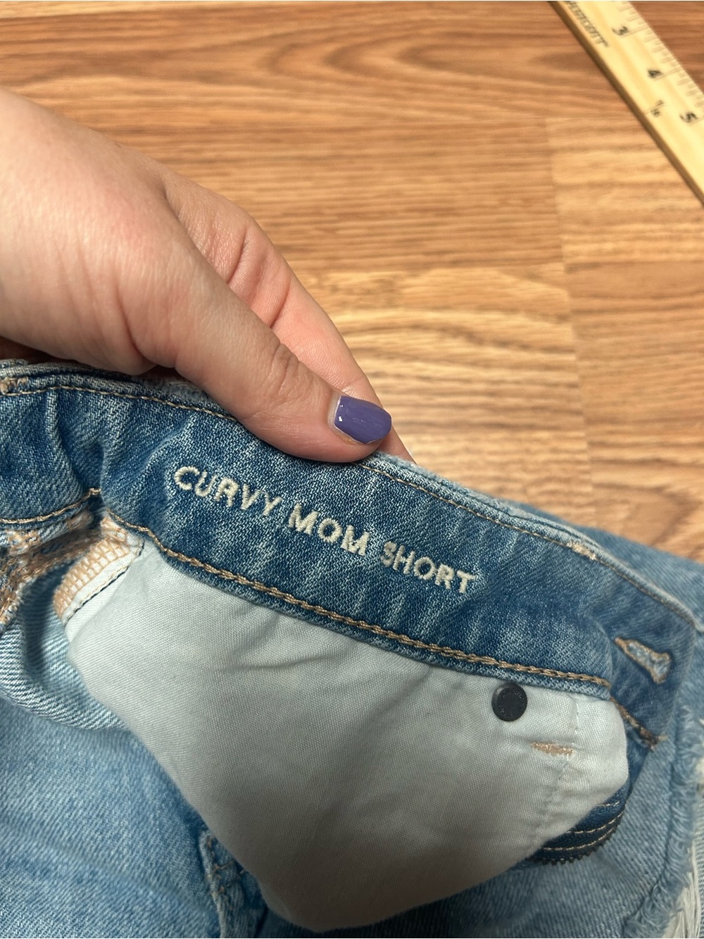 American Eagle Women's Size 6 Curvy Mom Short Stretch Denim Distressed High Rise - Picture 8 of 10